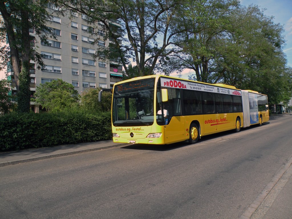 Mercedes Citaro der AAGL mit der Betriebsnummer 93 auf der Linie 70 am Stausee in Birsfelden. Die Aufnahme stammt vom 28.05.2011.