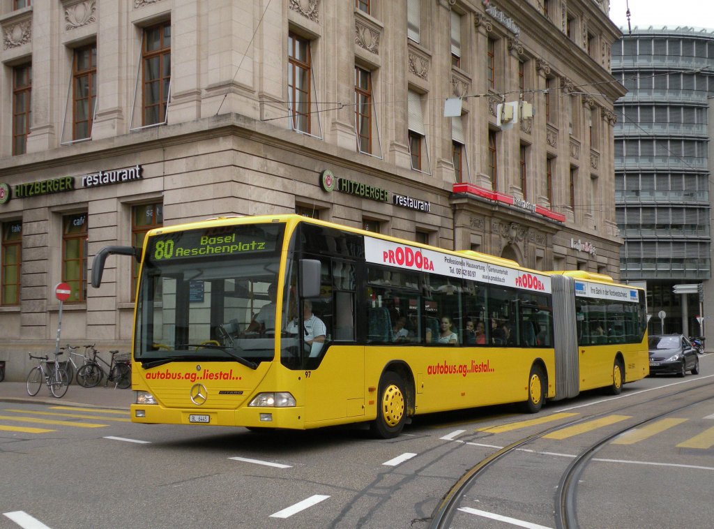 Mercedes Citaro der AAGL mit der Betriebsnummer 97 auf der Linie 80 fhrt zur Endhaltestelle am Aeschenplatz. Die Aufnahme stammt vom 18.09.2012.