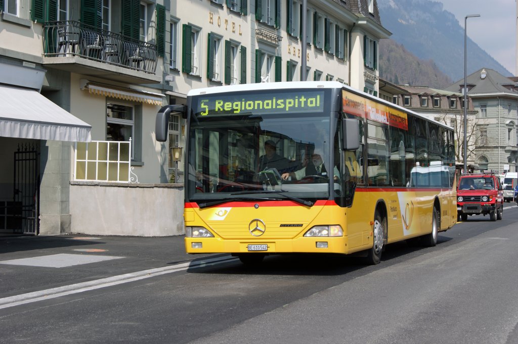 Mercedes Citaro aif der Linie 5 fhrt Richtung Bahnhof Interlaken West. Die Aufnahme stammt vom 13.04.2010.