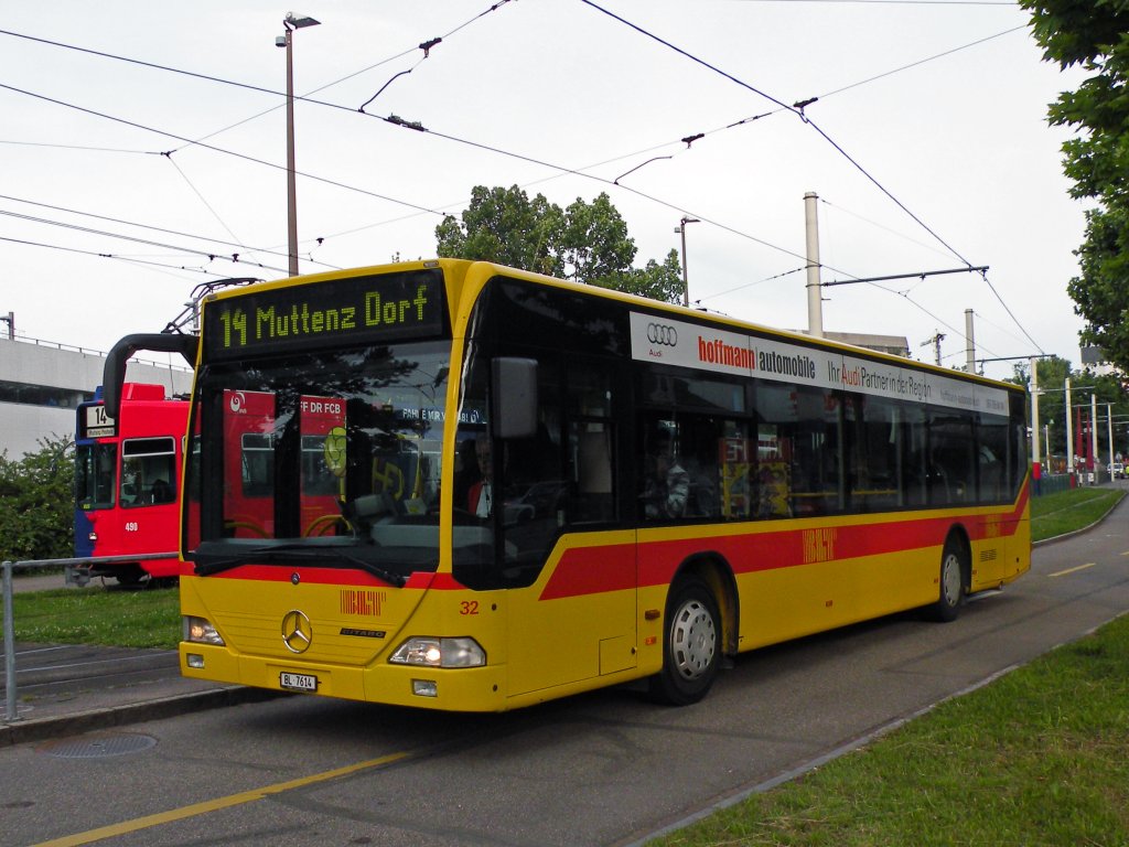 Mercedes Citaro der BLT mit der Betriebsnummer 32 auf der Tramersatlinie 14 am Schnzli. Die Aufnahme stammt vom 15.06.2012.
