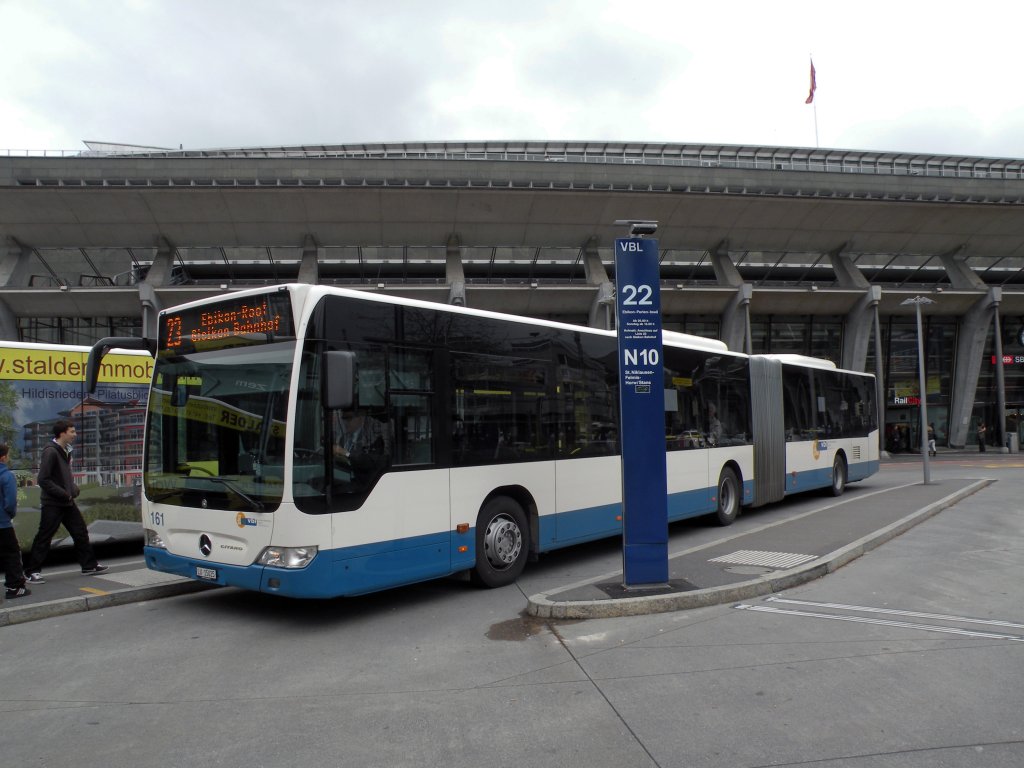 Mercedes Citaro LU 15025 mit der Betriebsnummer 161 auf der Linie 23 am Bahnhof Luzern. Die Aufnahme stammt vom 04.05.2010.