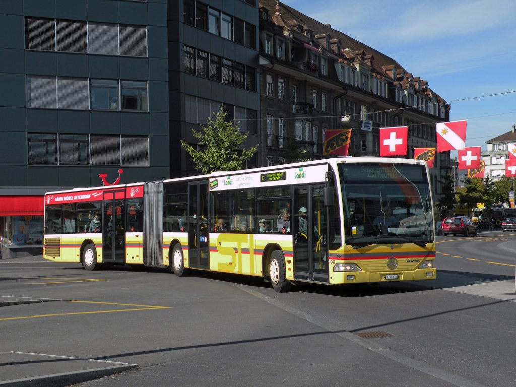 Mercedes Citaro mit der Betriebsnummer 108 auf der Linie 2 am Bahnhof in Thun. Die Aufnahme stammt vom 12.10.2011.