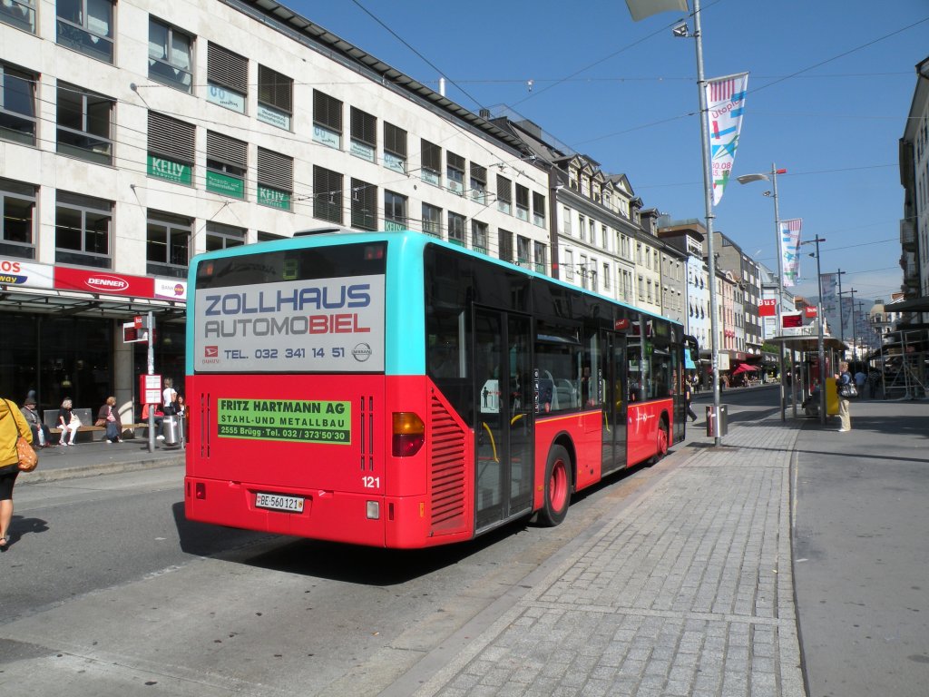 Mercedes Citaro mit der Betriebsnummer 121 beim Guisanplatz in Biel. Die Aufnahme stammt vom 29.09.2009.