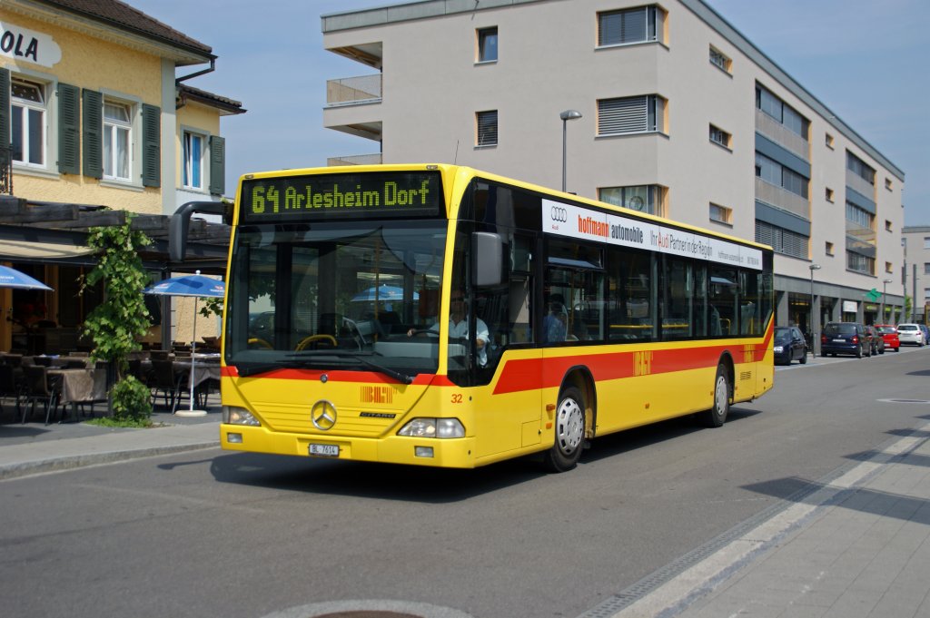 Mercedes Citaro mit der Betriebsnummer 32 auf der Linie 64 beim Bahnhof in Dornach. Die Aufnahme stammt vom 09.07.2013.