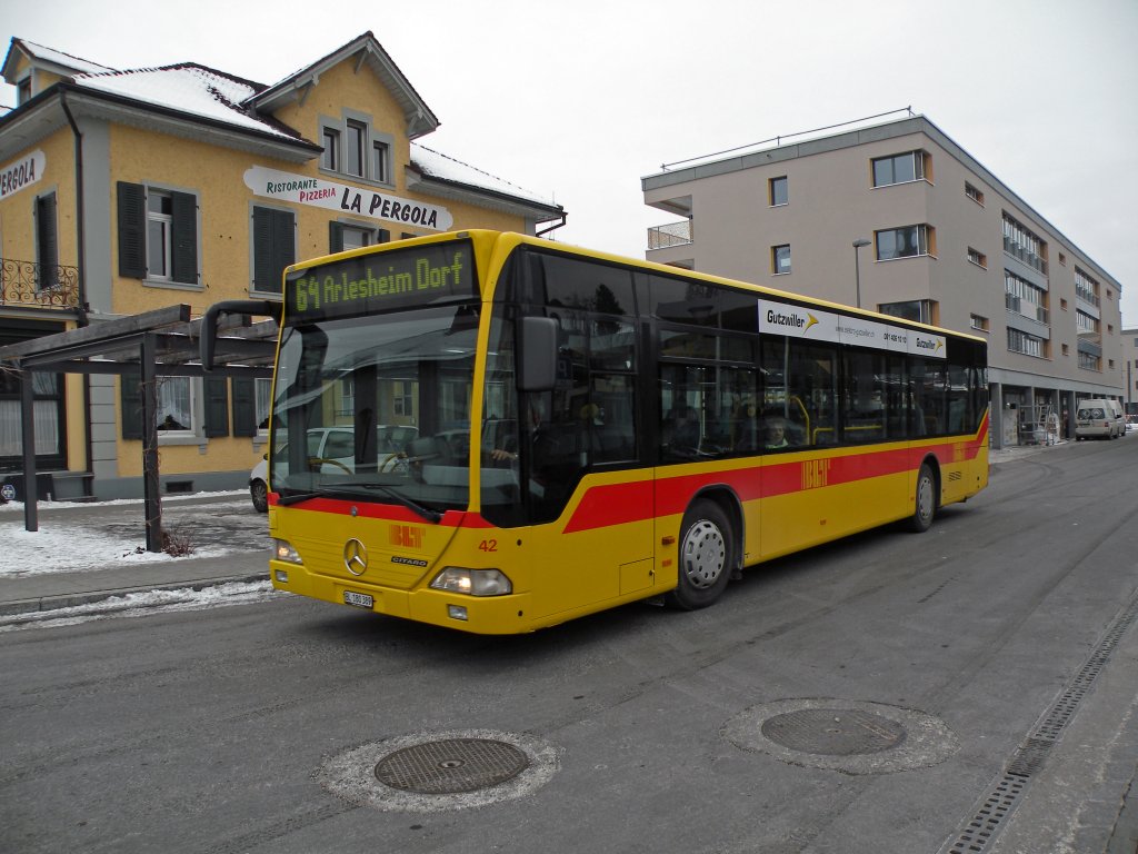 Mercedes Citaro mit der Betriebsnummer 42 auf der Linie 64 Richtung Arlesheim Dorf unterwegs. Die Aufnahme stammt vom 13.02.2012.

