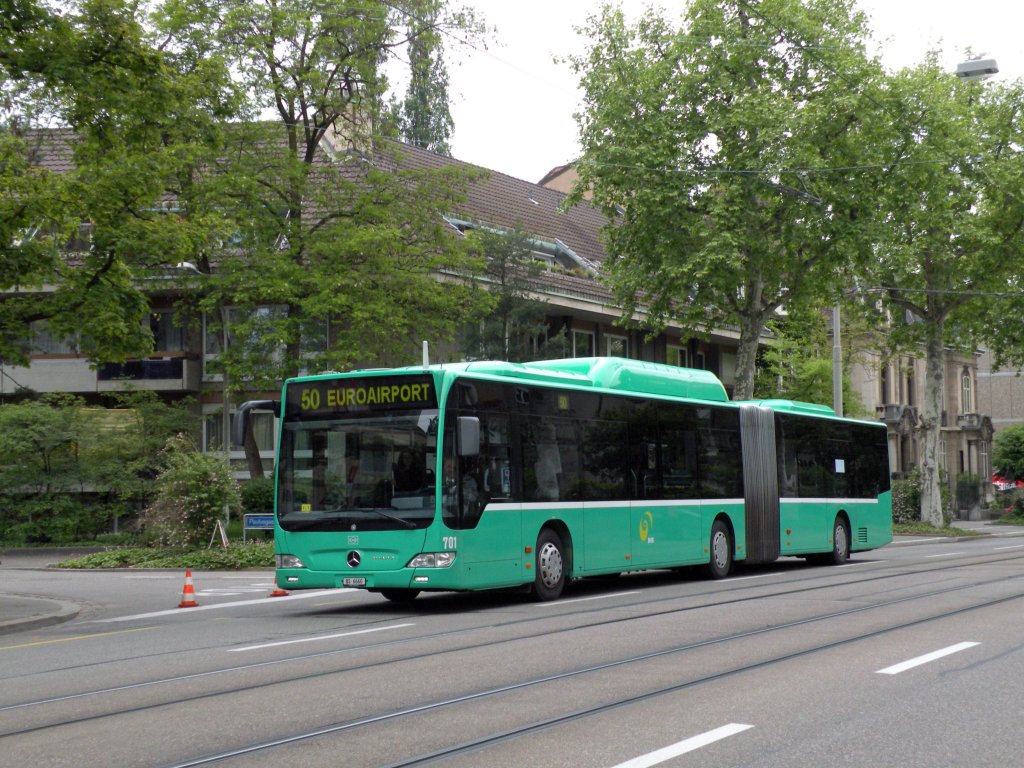 Mercedes Citaro mit der Betriebsnummer 701 fhrt Richtung Schtzenhaus. Die Aufnahme stammt vom 19.05.2010.
