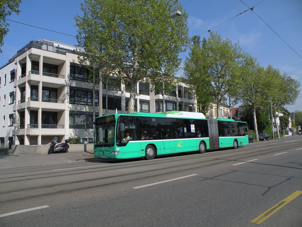 Mercedes Citaro mit der Betriebsnummer 701 auf der Linie 50 fhrt Richtung Eroairport in Basel. Die Aufnahme stammt vom 21.04.2011.