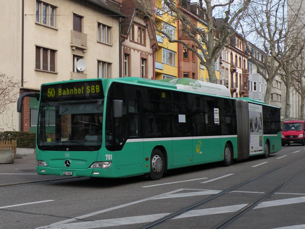 Mercedes Citaro mit der Betriebsnummer 701 auf der Linie 50 beim Burgfelderplatz. Die Aufnahme stammt vom 03.04.2012.