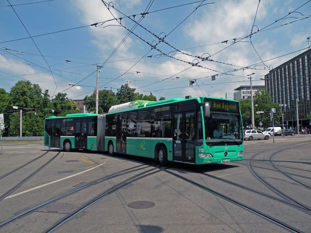Mercedes Citaro mit der Betriebsnummer 713 fhrt am Bahnhof SBB in Basel ein. Die Aufnahme stammt vom 03.06.2011.