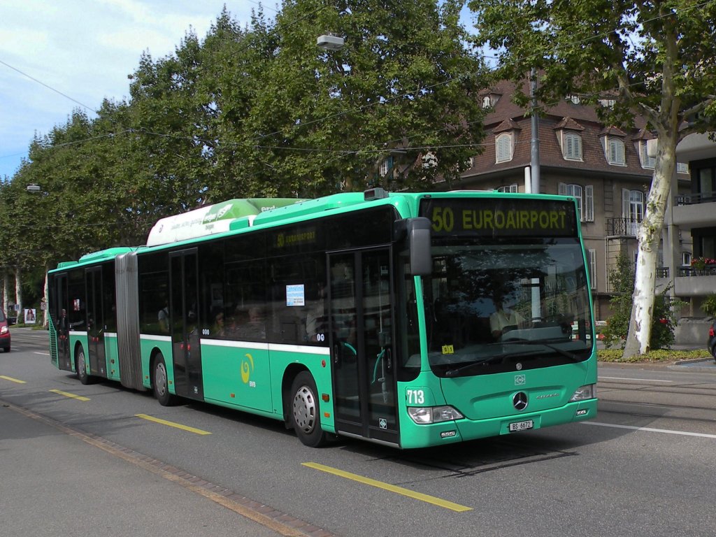 Mercedes Citaro mit der Betriebsnummer 713 auf der Linie 50 fhrt Richtung Bahnhof SBB. Die Aufnahme stammt vom 17.09.2012.
