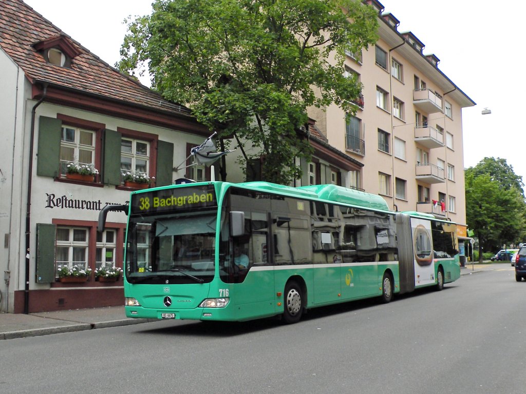 Mercedes Citaro mit der Betriebsnummer 716 fhrt Richtung Claraplatz auf der Linie 38. Die Aufnahme stammt vom 20.06.2010.