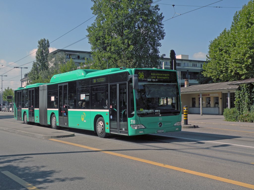 Mercedes Citaro mit der Betriebsnummer 718 verlsst die Haltestelle Zoo Dorenbach. Die Aufnahme stammt vom 04.09.2010.