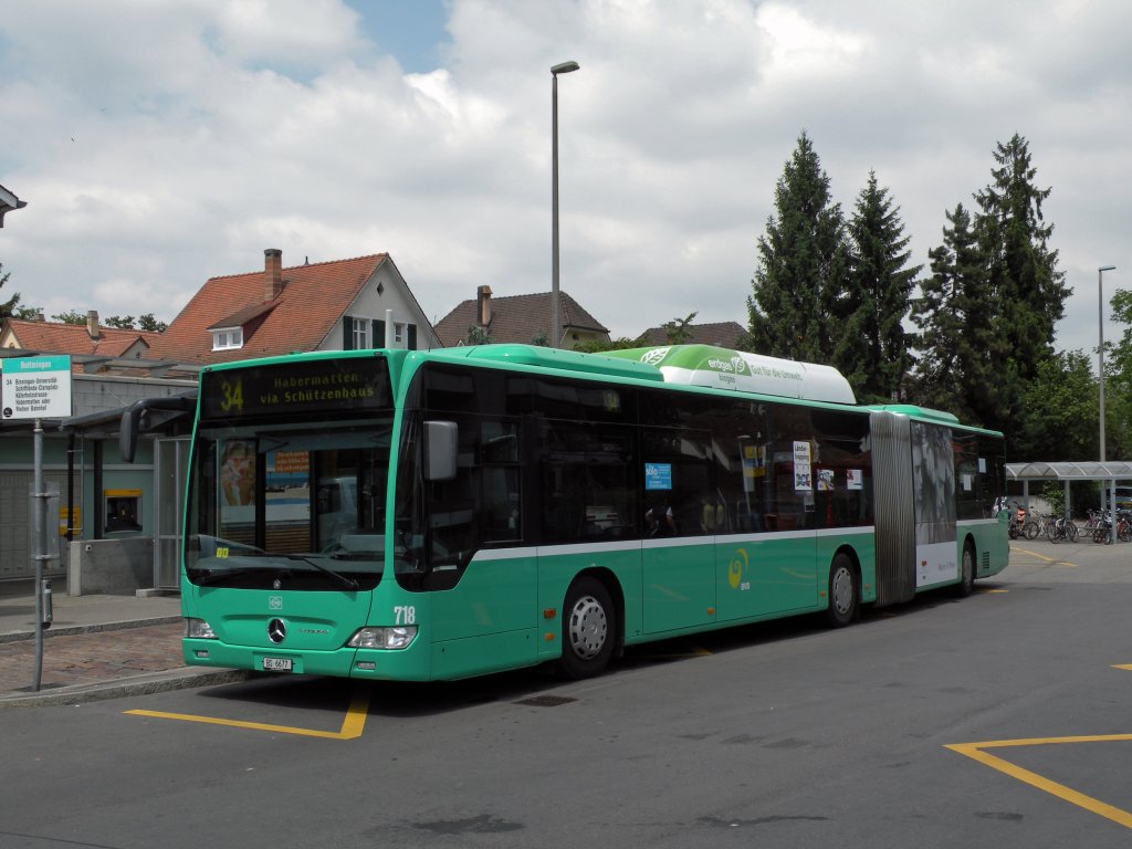 Mercedes Citaro mit der Betriebsnummer 718 auf der Linie 34 in Bottmingen. Die Aufnahme stammt vom 04.06.2011.