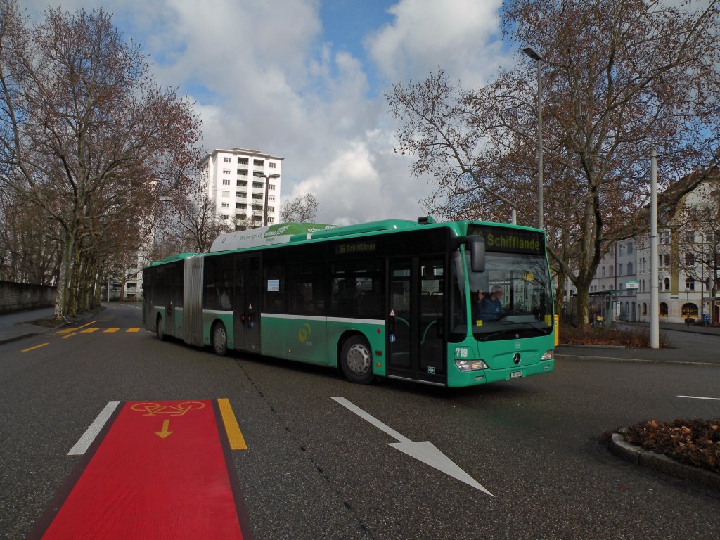 Mercedes Citaro mit der Betriebsnummer 719 auf der Linie 36 am Kannenfeldplatz. Die Aufnahme stammt vom 16.02.2012.