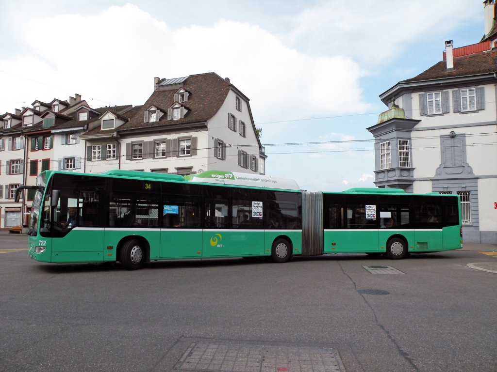 Mercedes Citaro mit der Betriebsnummer 722 auf der Linie 34 beim Universittsspital in Basel. Die Aufnahme stammt vom 22.05.2011.