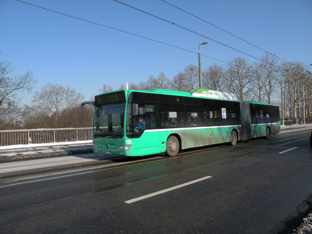 Mercedes Citaro mit der Betriebsnummer 723 auf der Linie 36 beim Dorenbach Viadukt. Die Aufnhame stammt vom 04.02.2012.