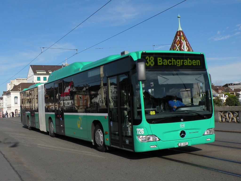 Mercedes Citaro mit der Betriebsnummer 726 fhrt ber die Mittlere Rheinbrcke auf der Linie 38. Die Aufnahme stammt vom 13.09.2010.