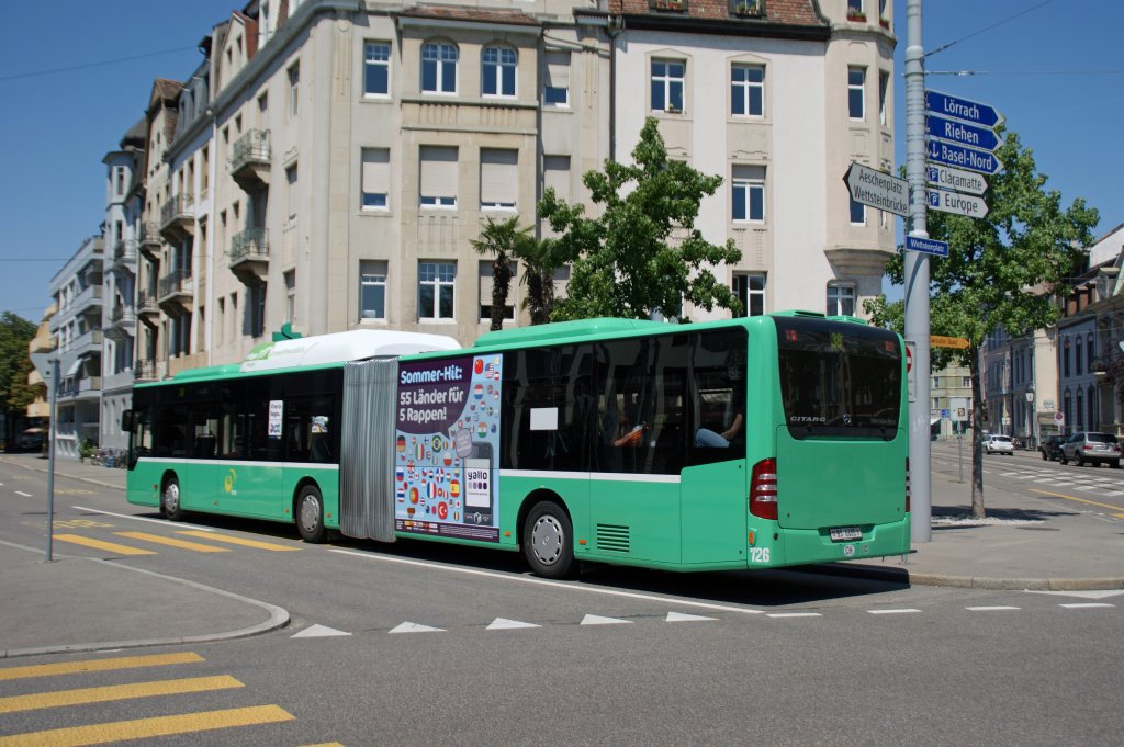 Mercedes Citaro mit der Betriebsnummer 726 fhrt zur Haltestelle Claraplatz in Basel. Die Aufnahme stammt vom 03.07.2011.