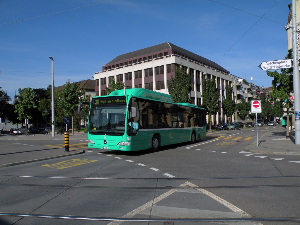 Mercedes Citaro mit der Betriebsnummer 801 am Wettsteinplatz auf der Linie 38. Die Aufnahme stammt vom 11.09.2010.