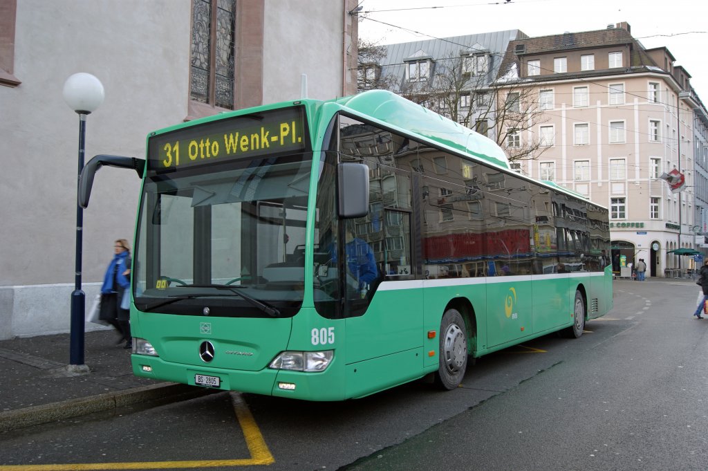 Mercedes Citaro mit der Betriebsnummer 805 steht am Claraplatz auf der Linie 31 Richtung Otto Wenk Platz. Die Aufnahme stammt vom 14.01.2010.