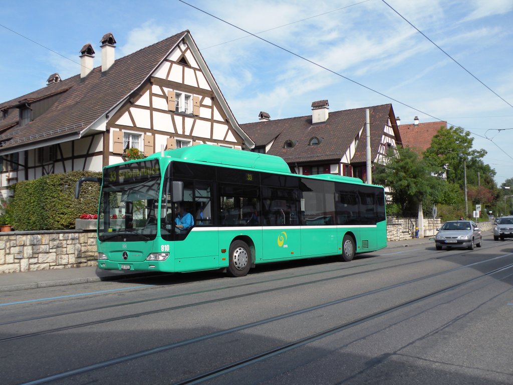 Mercedes Citaro mit der Betriebsnummer 810 bedient die Provisorische Haltestelle in Allschwil. An dieser Haltestelle hlt auch der Bus der Linie 6, da zwischen Morgartenring und Allschwil diverse Baustellen sind.