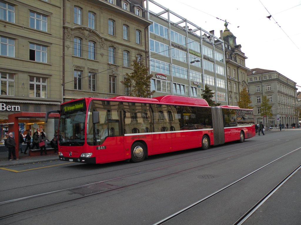 Mercedes Citaro mit der Betriebsnummer 841 auf der Linie 14 beim Bahnhofplatz in Bern. Die Aufnahme stammt vom 01.11.2010.