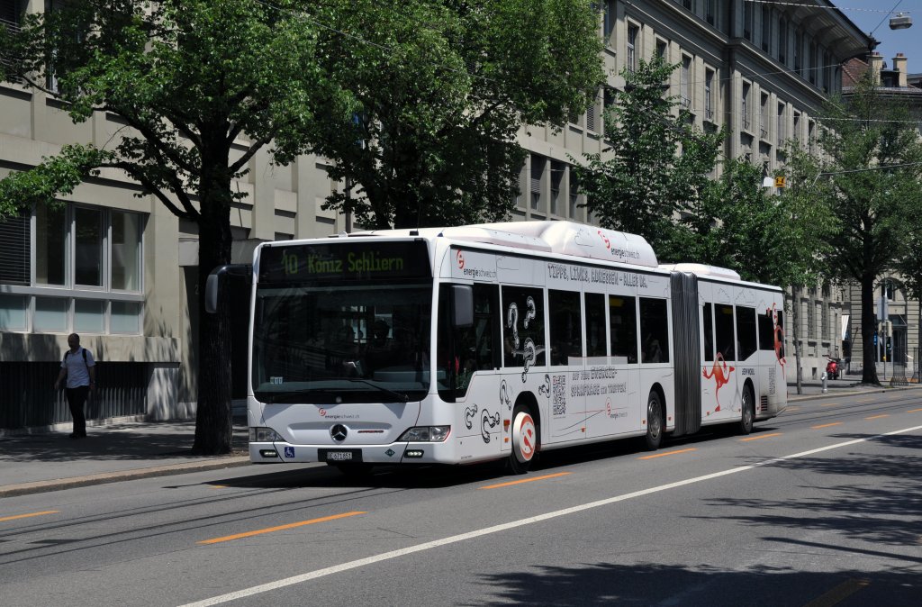 Mercedes Citaro mit der Betriebsnummer 851 und der Vollwerbung fr energieschweiz.ch auf der Linie 10 in der Bundesgasse. Die Aufnahme stammt vom 17.06.2013.