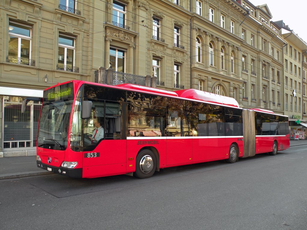 Mercedes Citaro mit der Betriebsnummer 853 auf der Linie 17 beim Bubenbergplatz in Bern. Die Aufnahme stammt vom 01.11.2010.