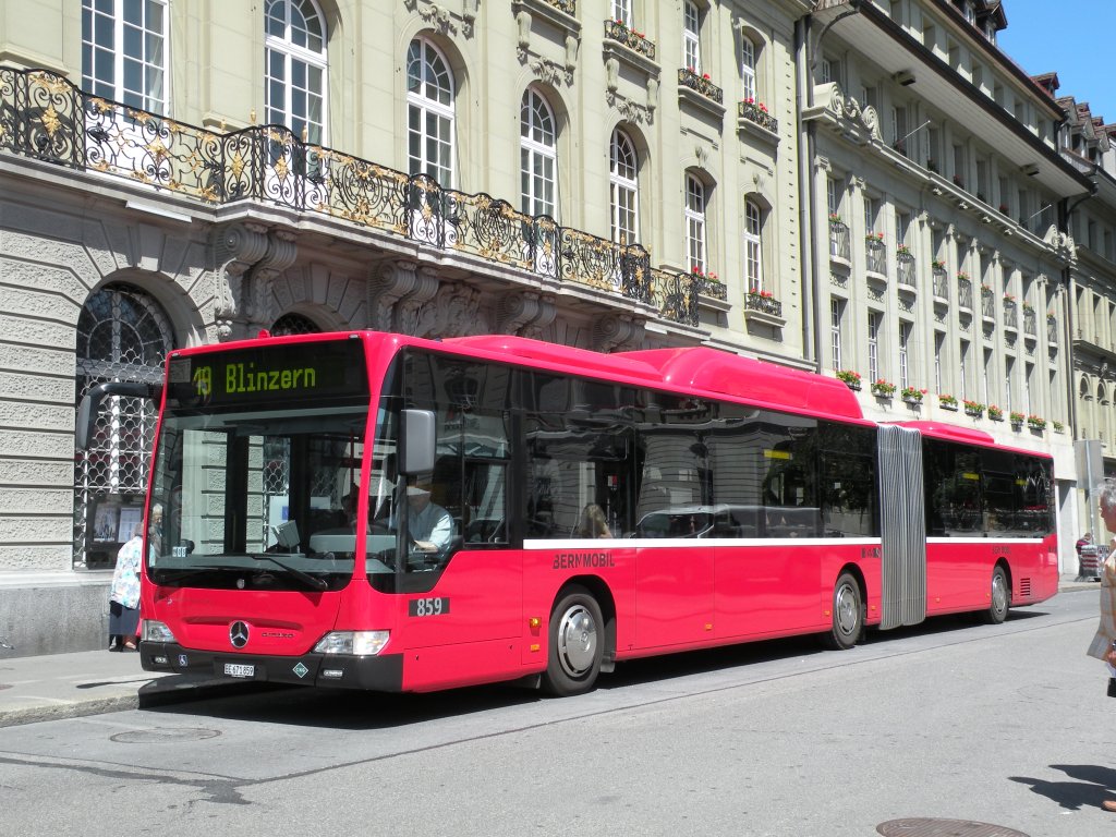 Mercedes Citaro mit der Betriebsnummer 859 auf der Linie 19 beim Bundeshaus. Die Aufnahme stammt vom 04.06.2010.