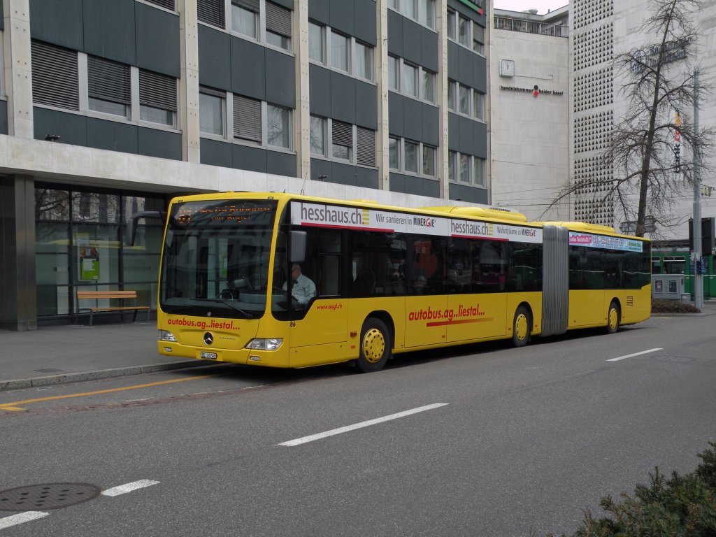 Mercedes Citaro mit der Betriebsnummer 86 der AAGL auf der Linie 81 am Aeschenplatz. Die Aufnahme stammt vom 11.03.2012. 