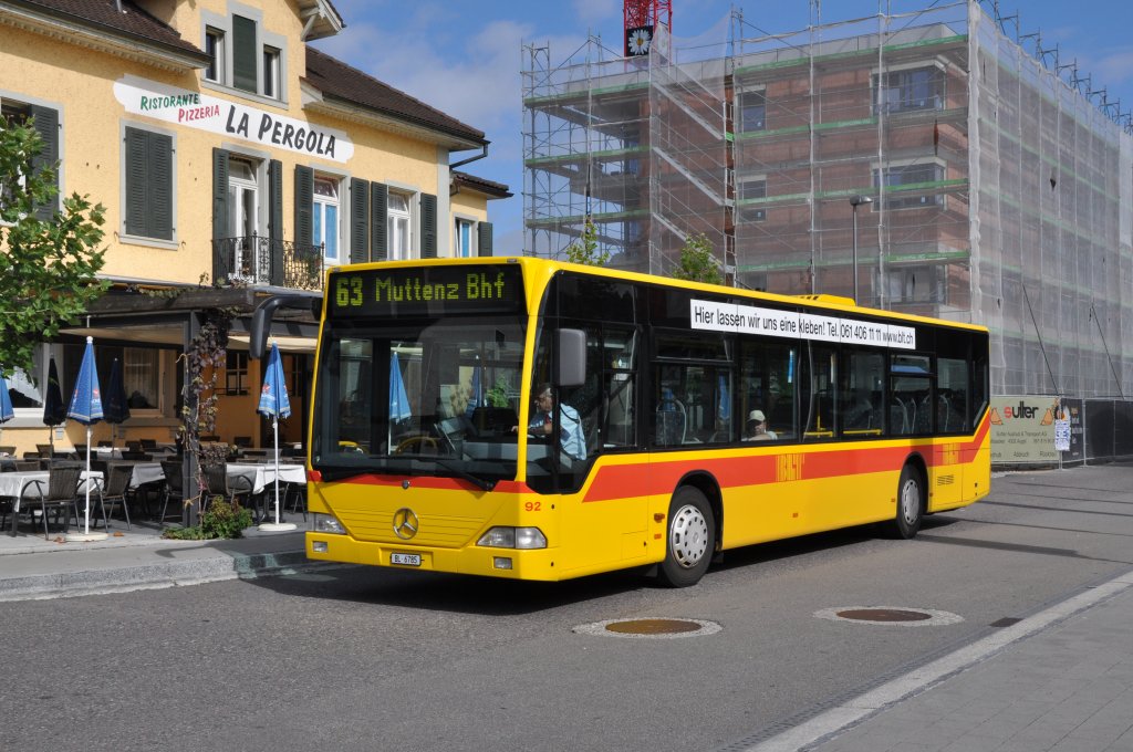 Mercedes Citaro mit der Betriebsnummer 92 auf der Linie 63 fhrt vom Bahnhof Dornach zum Bahnhof in Muttenz. Die Aufnahme stammt vom 16.08.2011.

