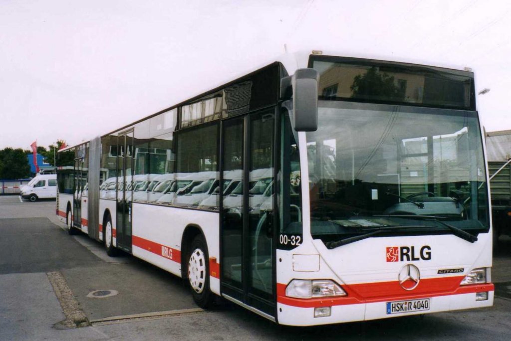 Mercedes Citaro O530 G, aufgenommen im Oktober 2001 auf dem Gelnde der Evobus NL in Dortmund.