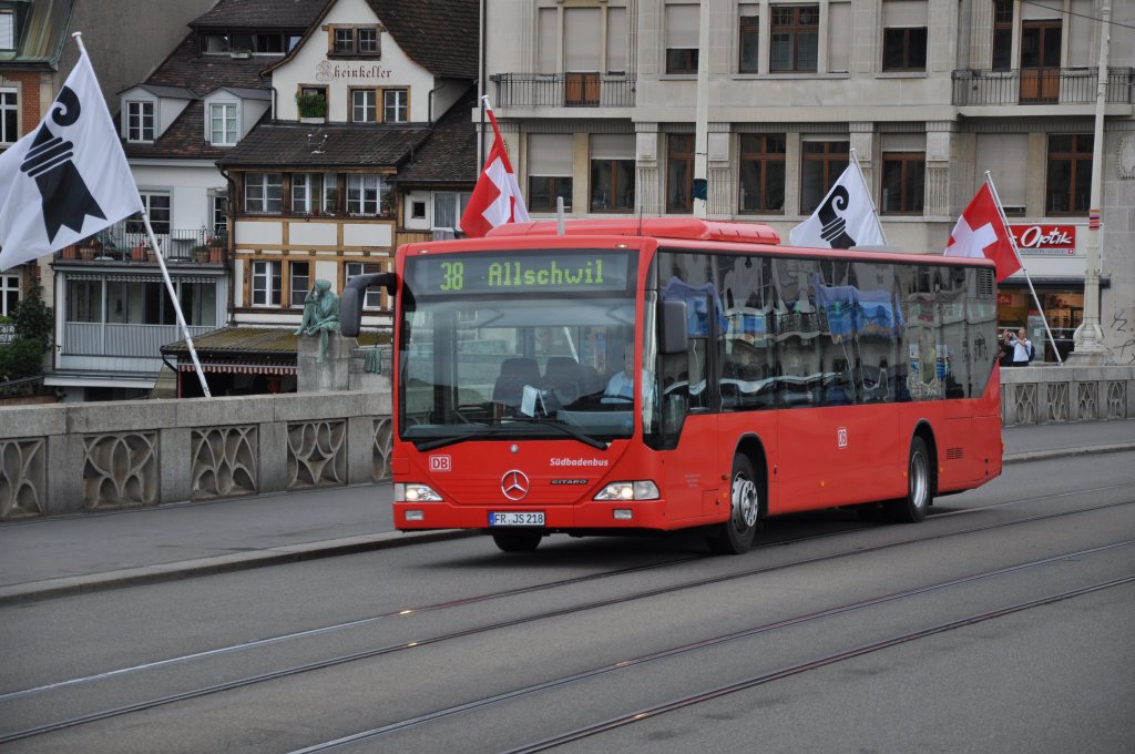 Mercedes Citaro von Sdbadenbus berquert die Mittlere Rheinbrcke Richtung Haltestelle Rheingasse auf der Linie 38. Die Aufnahme stammt vom 13.08.2011.