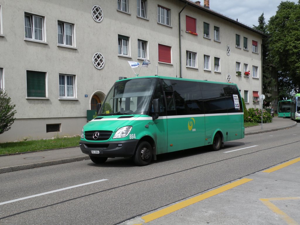 Mercedes Citystar mit der Betriebsnummer 864 auf der Linie 35 kurz nach der Haltestelle Habermatten in Riehen. Die Aufnahme stammt vom 09.07.2012.

