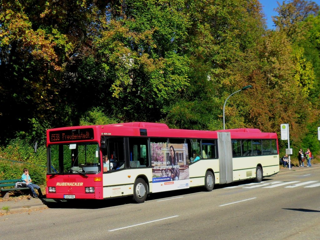 Mercedes O 405 GN2 (Kfz-Kennzeichen CW-R 920) der Unternehmensgruppe Rübenacker, Altensteig. Der Bus ist im Einsatz im Auftrag der Südwestbus (Karlsruhe) als Linie 7938, zwischen Altensteig, Busbahnhof und Freudenstadt, Stadtbahnhof. Aufgenommen am 04.10.2011. Ort: Freudenstadt Hauptbahnhof.
