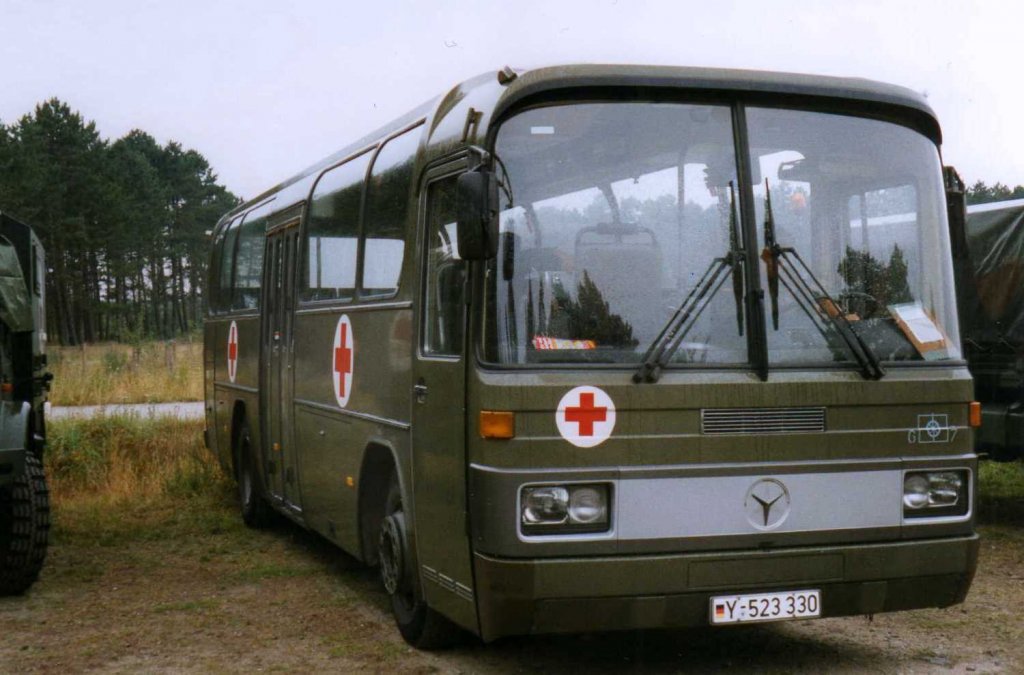 Mercedes O303 der Bundeswehr, aufgenommen im Juli 1999 auf dem Truppenbungsplatz in Altenwalde. 