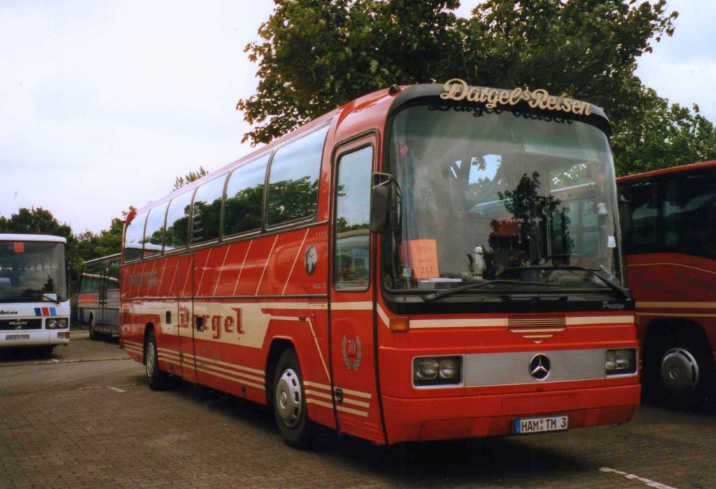 Mercedes O303 RHD, aufgenommen im August 1998 auf dem Parkplatz der Westfalenhallen in Dortmund.