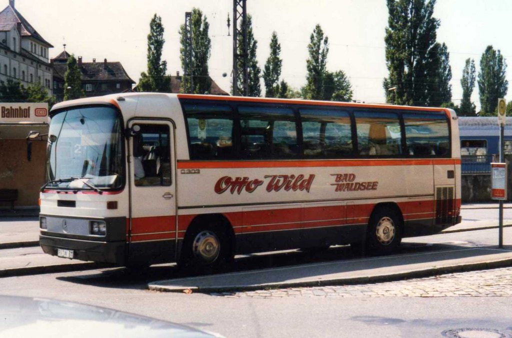 Mercedes O303 RHS 10 KHP-A, aufgenommen im August 1996 in Lindau am Bahnhof.