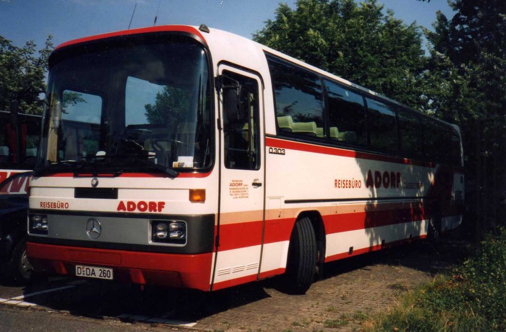Mercedes O303 RHS, aufgenommen im September 1994 auf dem Parkplatz der Westfalenhallen in Dortmund.