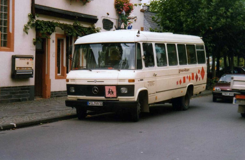 Mercedes O309 D, aufgenommen im Oktober 1997 in Bernkastel-Kues.