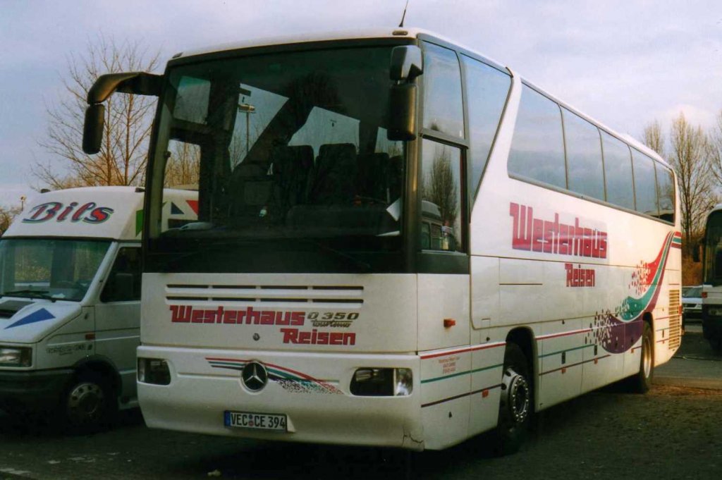 Mercedes O350 SHD, aufgenommen im Mrz 2002 auf dem Parkplatz der Westfalenhallen in Dortmund.