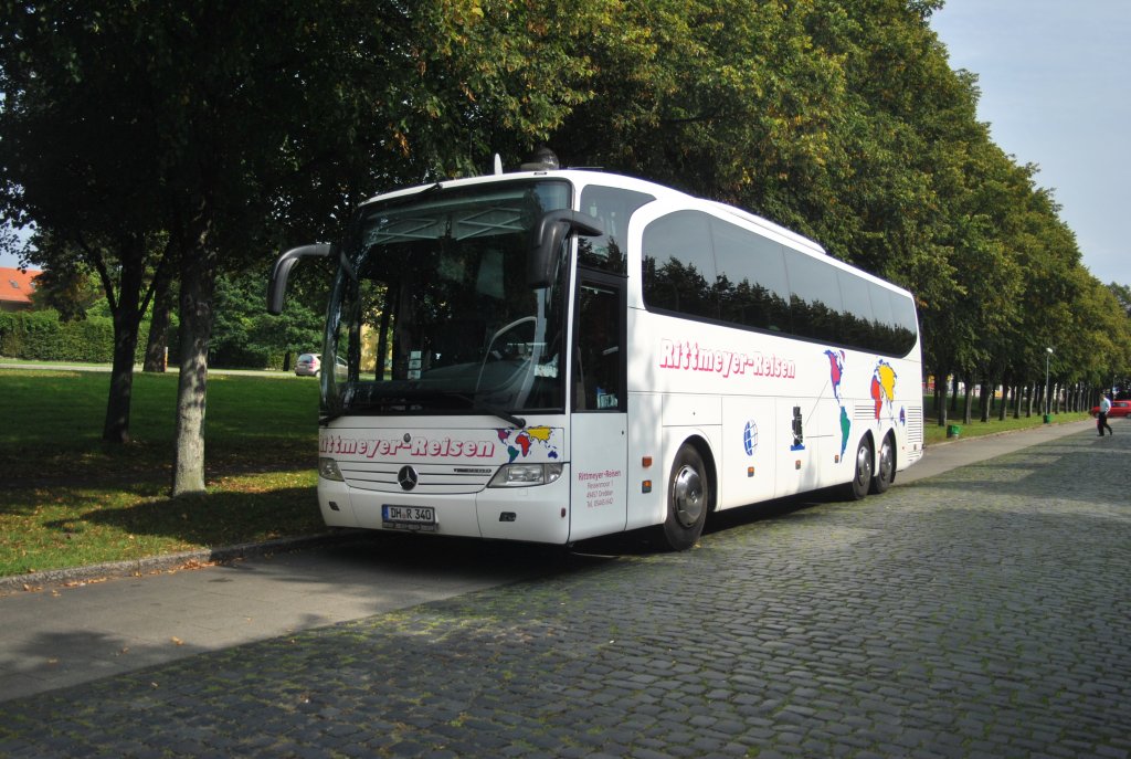 Mercedes Reisebus, am 12.09.2010 im Hannover/Herrenhuser Grten.
