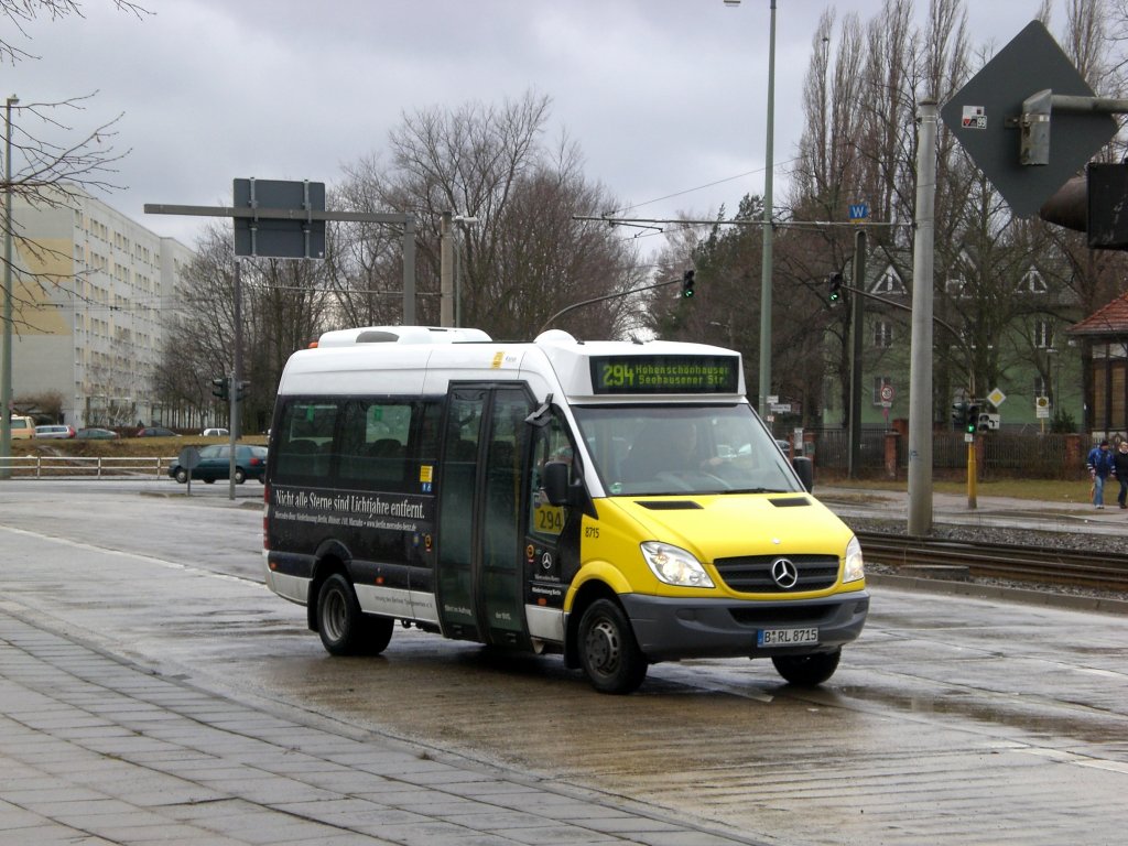 Mercedes-Sprinter auf der Linie 294 nach Seehausener Stra�e an der
