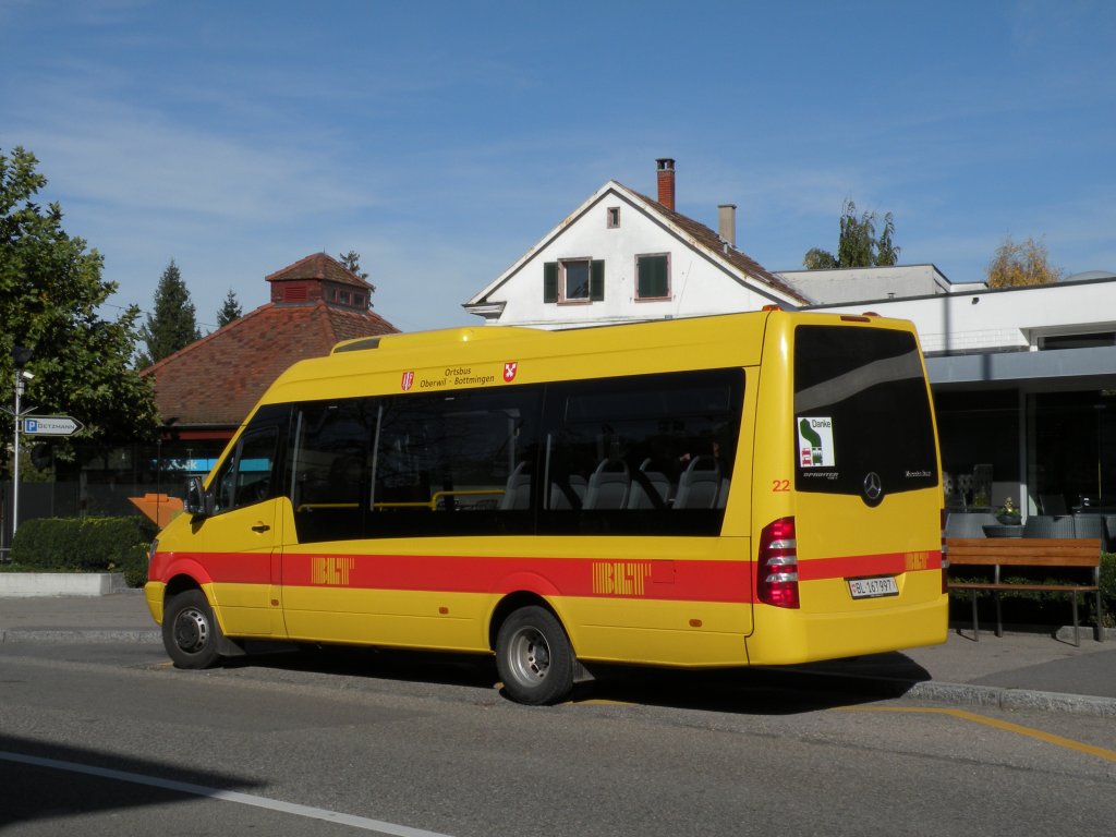 Mercedes Sprinter City der BLT mit der Betriebsnummer 22 bei der Haltestelle Bottmingen auf der Linie 59 nach Oberwil. Die Aufnahme stammt vom 27.10.2009.
