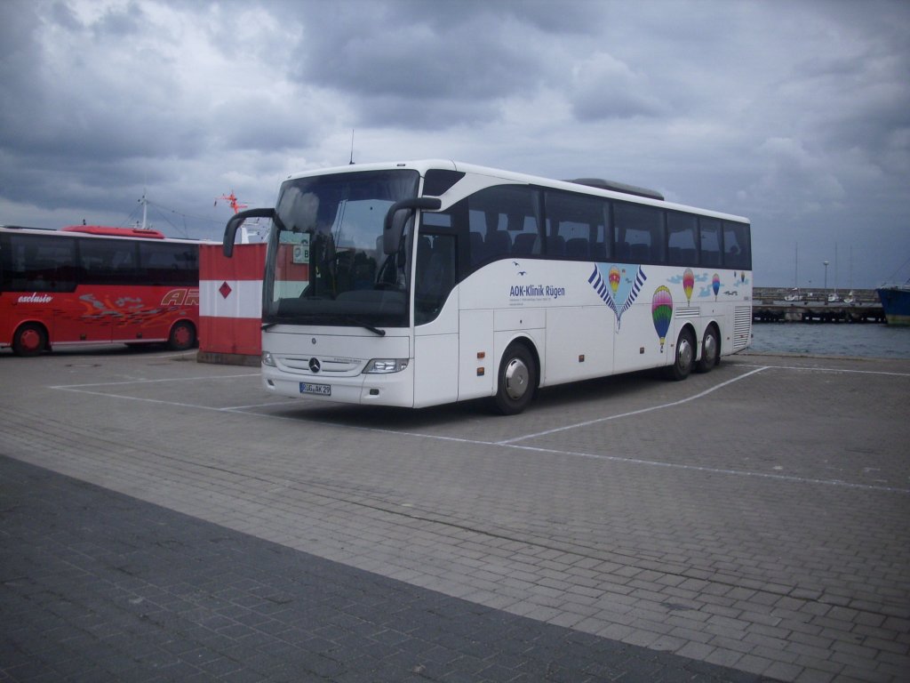 Mercedes Tourismo von der AOK-Klinik Rgen im Stadthafen Sassnitz am 30.05.2012