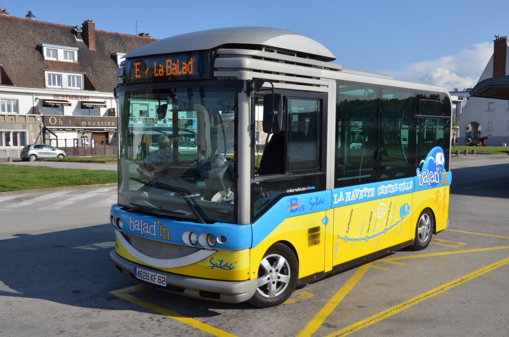Microbus by Gruau im Centrum von Calais. 2007 wurde eine neue Version der Microbus mit Euro 4-Motor auf den Markt gebracht,  gesehen am 24.05.2013. Der Bus hat Platz fr 10 sitzende  und 12 stehende Fahrgsten