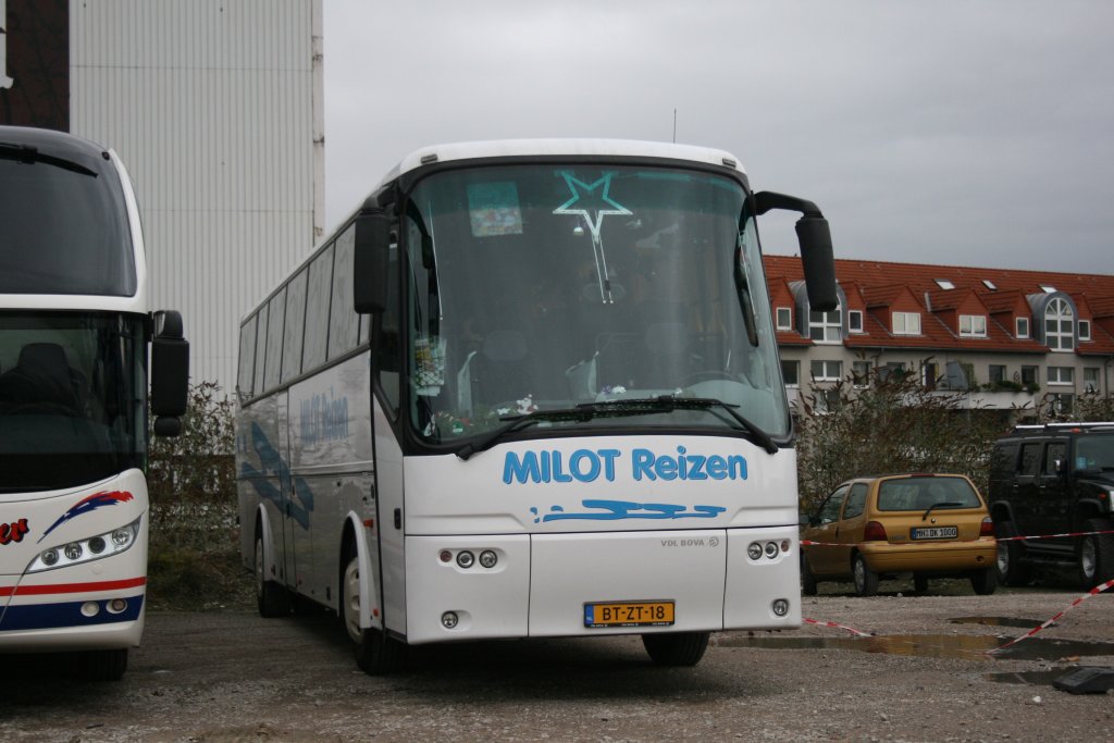 Milot Reizen BT ZT 18 aus den Niederlanden.
Aufgenommen an der Hachestr. in Essen.