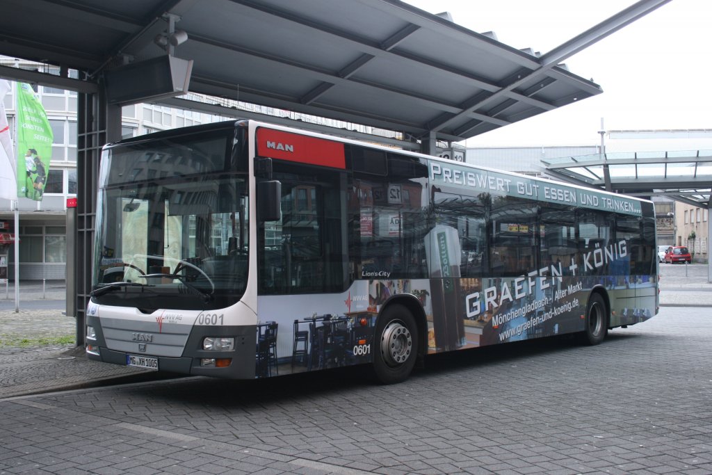 Mbus 0601 (MG XH 1005) macht Werbung fr Graefen und Knig.
Aufgenommen am HBF Mnchengladbach.
13.5.2010