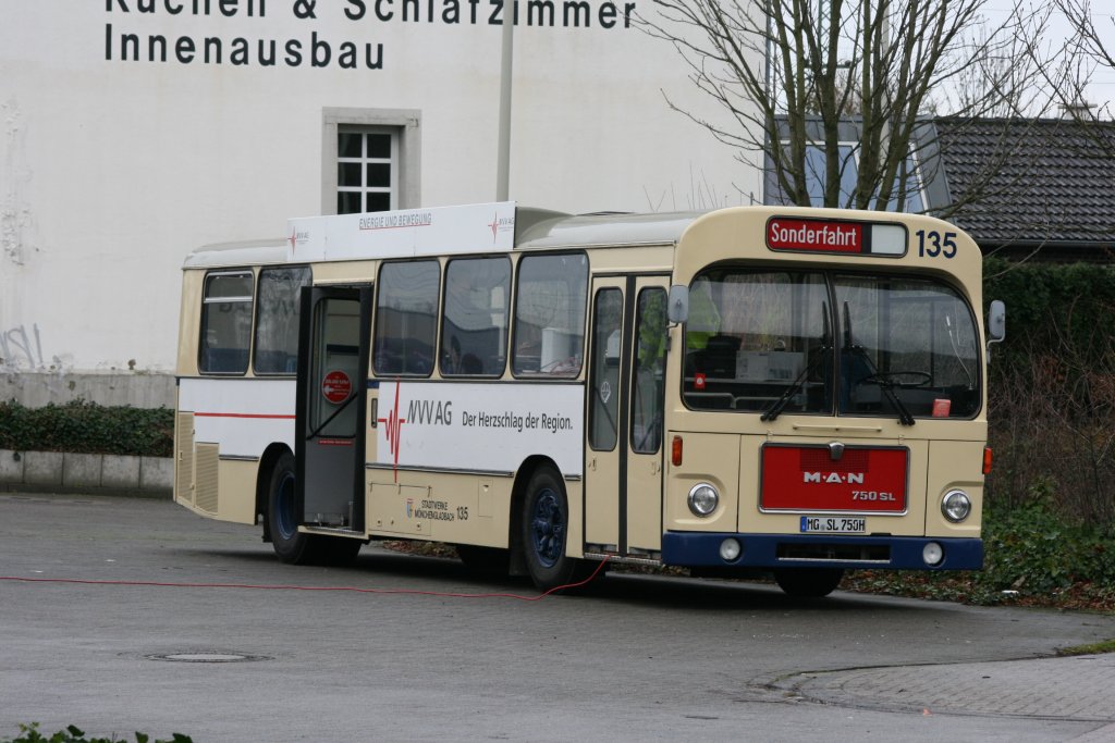 MBUS 135 (MG SL 750H)
Aufgenommen am 6.12.2009 auf dem PNV Tag in Nettetal Kaldenkirchen. 