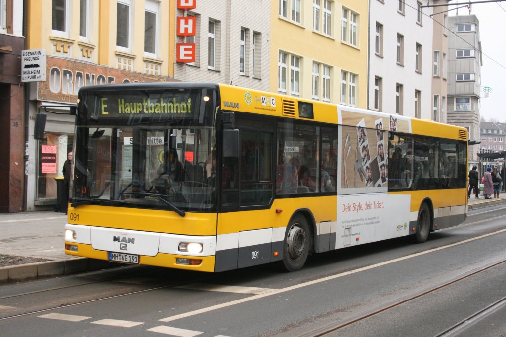MVG 091 (MH VG 191) mit dem E-Bus zum HBF Mlheim.
Der Wagen wirbt fr das Young Ticket Plus.
Aufgenommen an der Haltestelle Mlheim Stadtmitte,18.1.2010.